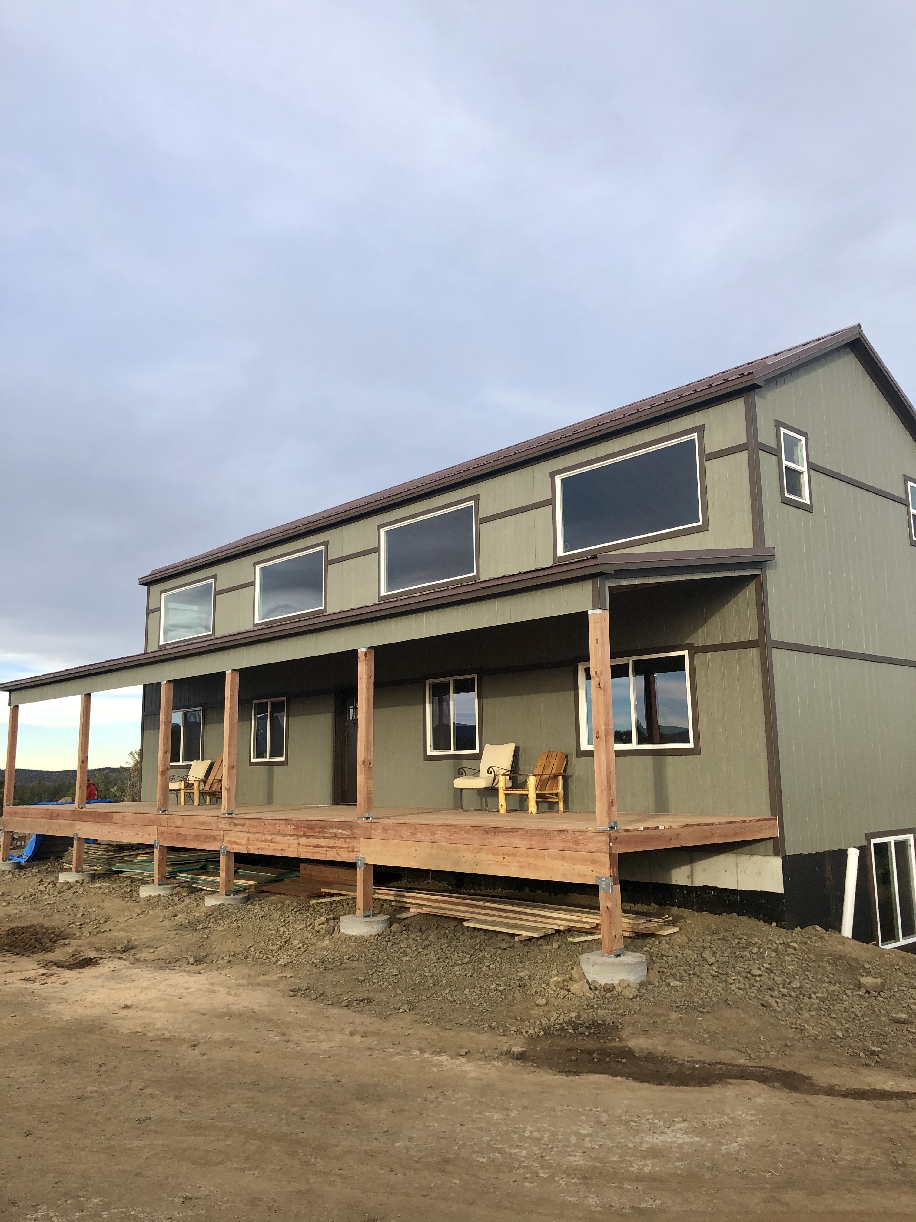 A TR-1600 and a Mountain View - Tuff Shed